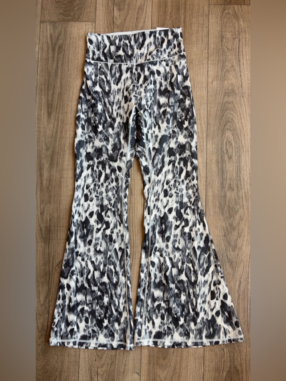 NWT: Victoria's Secret PINK: Relay Super Flare Leggings : Size large